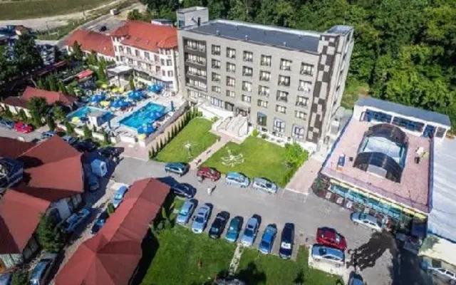 Aqua President Complex