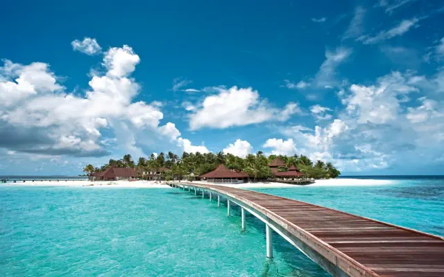 Diamonds Thudufushi Beach & Water Villas